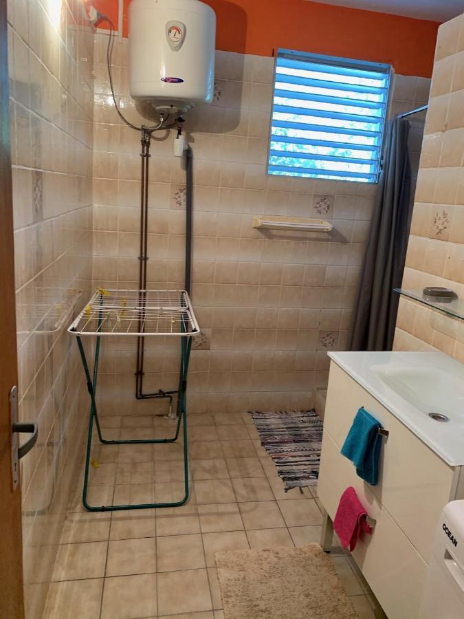 Chez Sidoine Meuble 1 Chambre Le Moule Luaran gambar