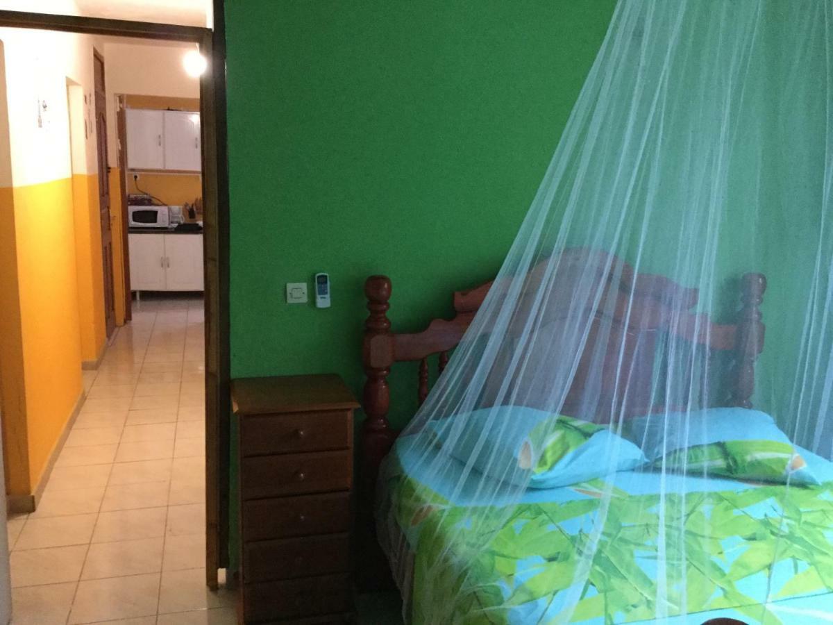 Chez Sidoine Meuble 1 Chambre Le Moule Luaran gambar